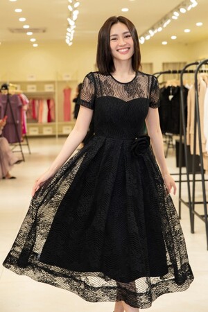 Sixdo Black Midi Lace Dress In The Show