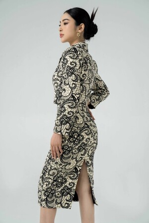 Sixdo Beige Lace Pattern Midi Skirt (Chân váy)
