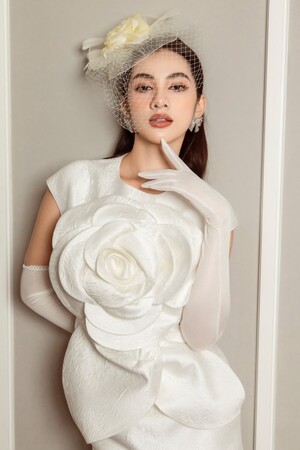 Sixdo Sheath Brocade Dress In White Limited Collection
