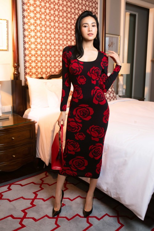 Sixdo Black Rose Midi Knit Dress