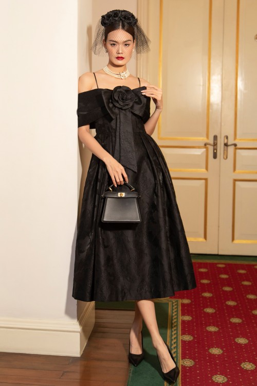 Sixdo Black Strappy Midi Brocade Dress