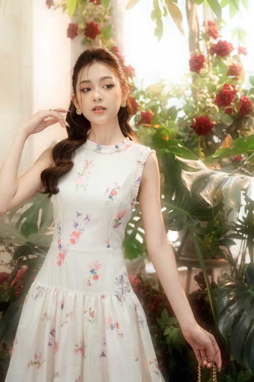 Sixdo Z-Cream Floral Drop Waist Midi Dress