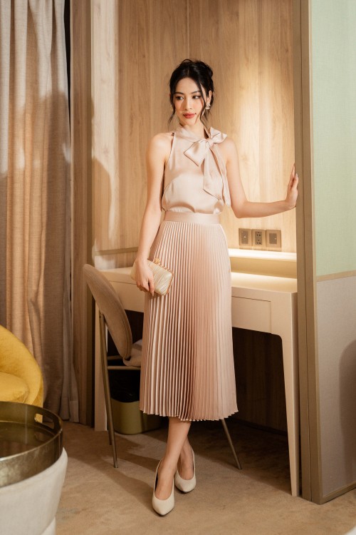 Sixdo Beige Halterneck Silk Top (Áo nữ)