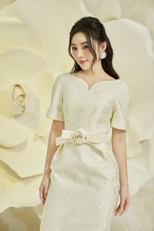 Sixdo Cream Floral Midi Brocade Dress