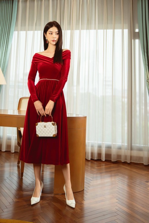 Dark Red Off-Shoulder Midi Velvet  Dress