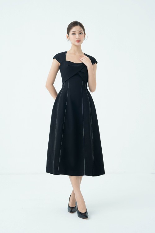 Black Queen Anne Neck Midi Woven Dress
