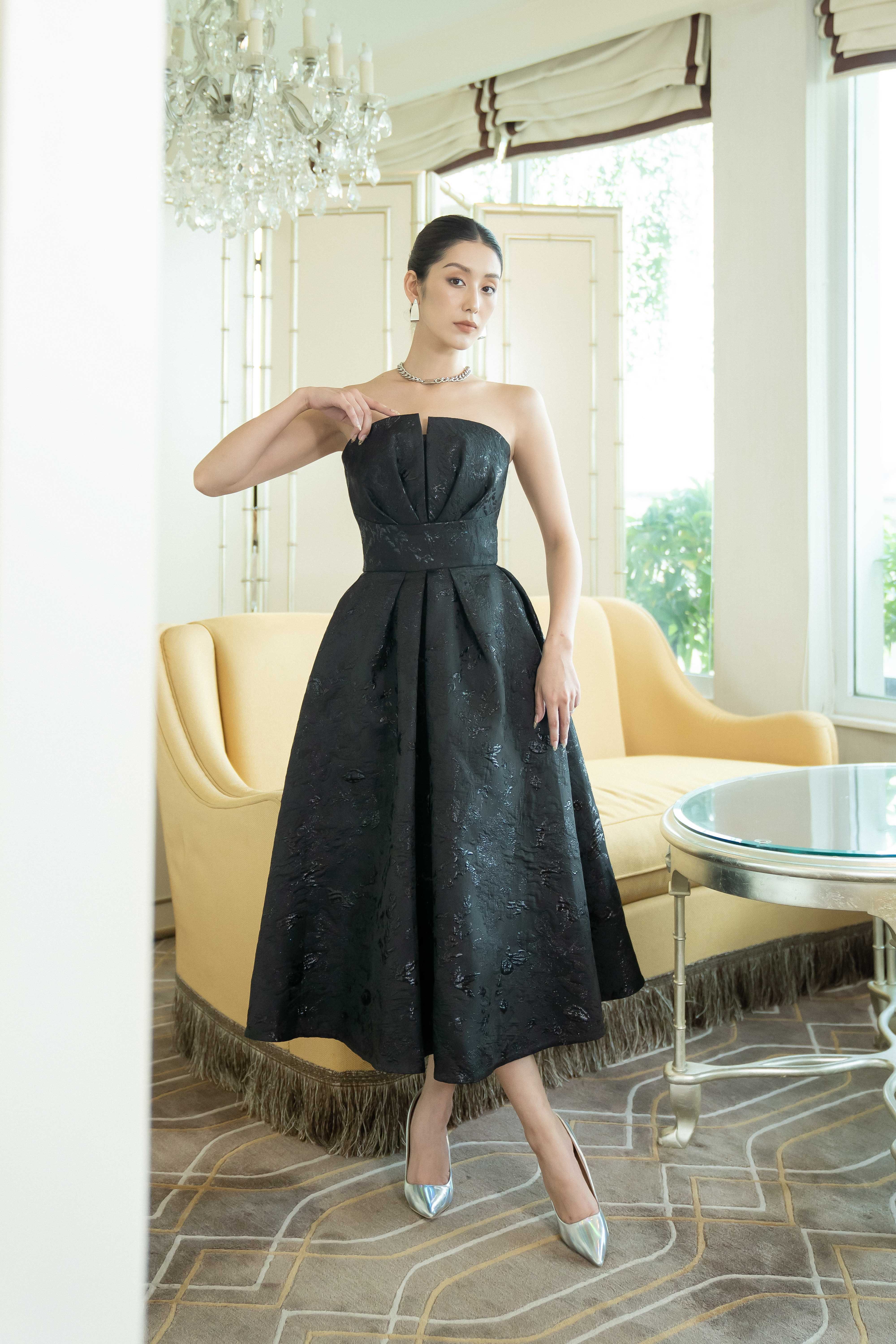 Vy m - Black Floral Midi Brocade Dress