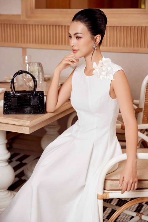 Sixdo White Woven Flared Dress With Flower