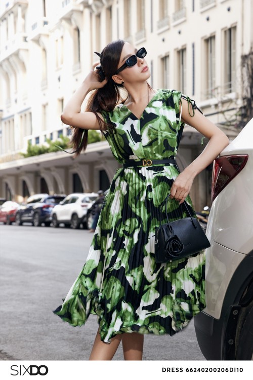 Black & Green Pleated Silk Midi Dress