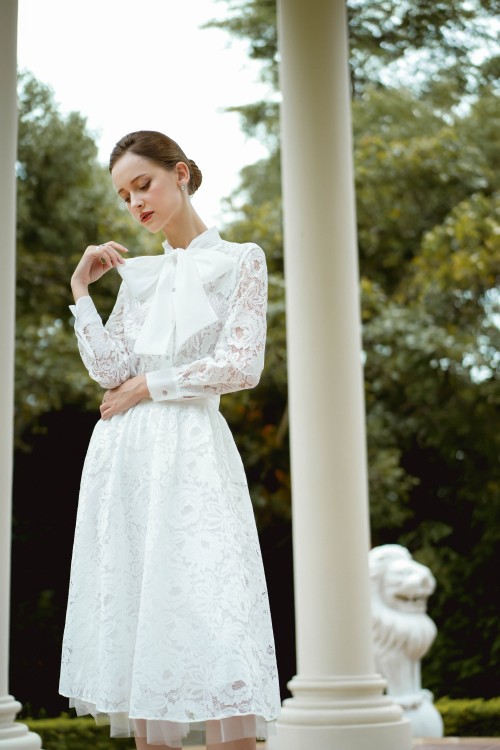 Sixdo White Bow-tie Lace Blouse