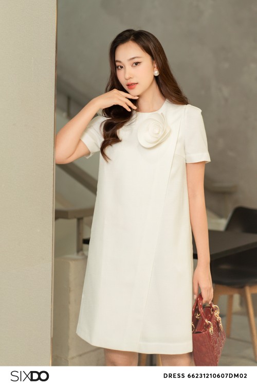 Sixdo White Woven Mini Dress With FLower