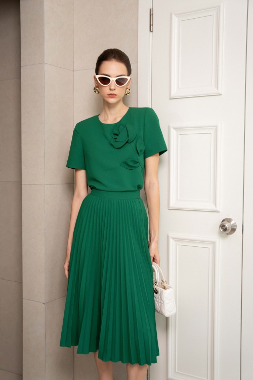 Green Pleated Woven Flared Skirt