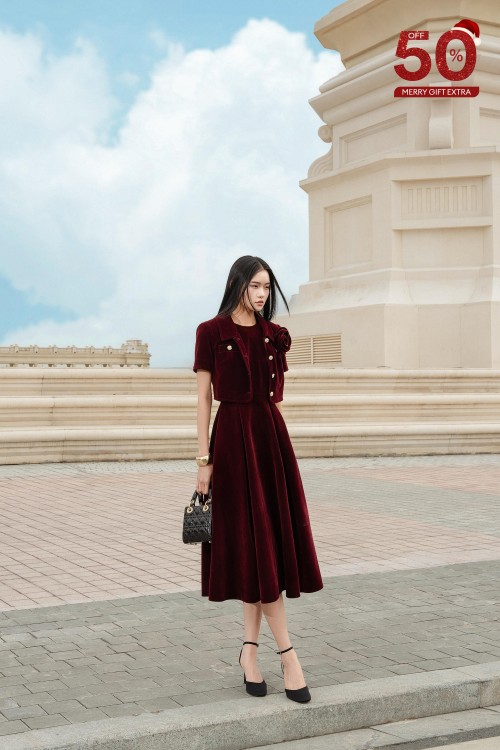 Wine Velvet Flared Dress With Flower