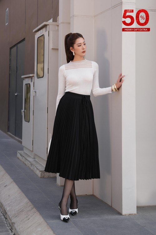 Black Pleated Raw Flared Skirt