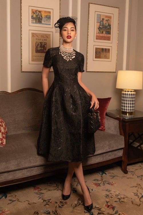 Black Short Sleeves Brocade Dress In The Show