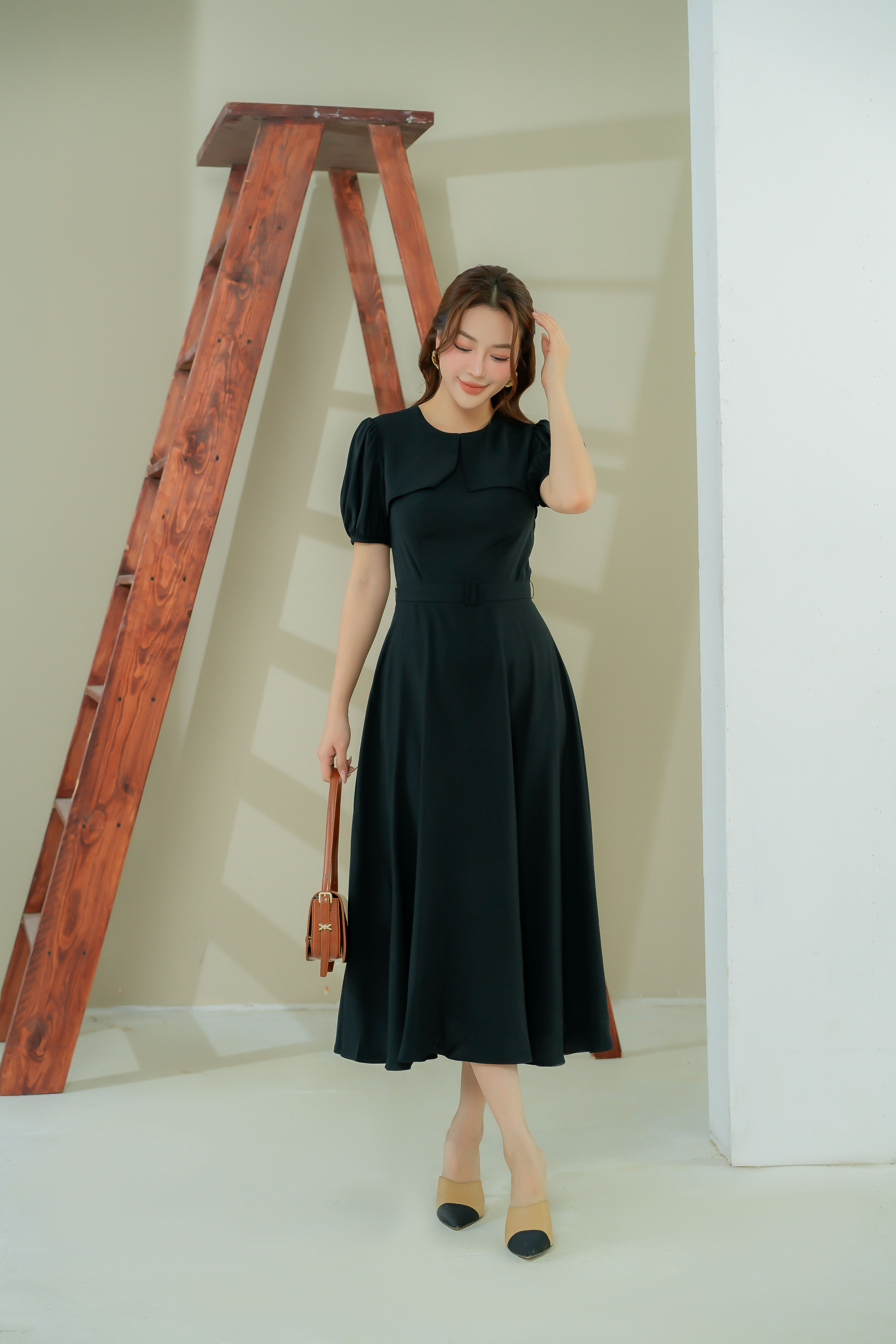 Váy Đầm - Black Short Sleeves Midi Silk Dress