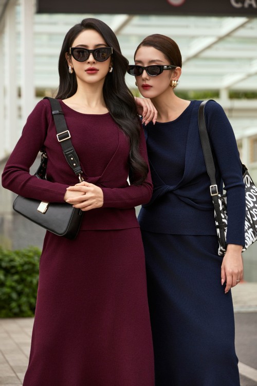 Sixdo Knot Knit Blouse &amp; Skirt