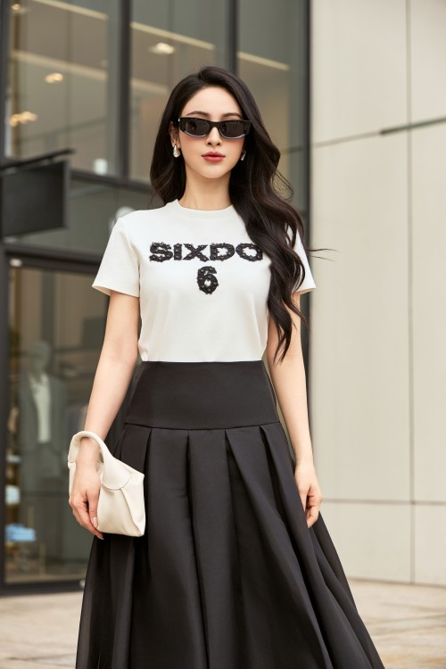 White Sixdo Floral Applique Stretchy Tshirt