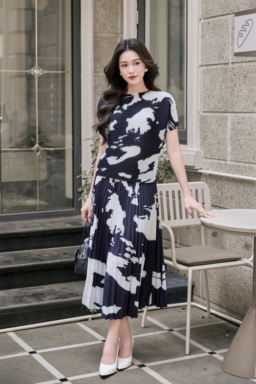 Black & White Woven Flared Skirt