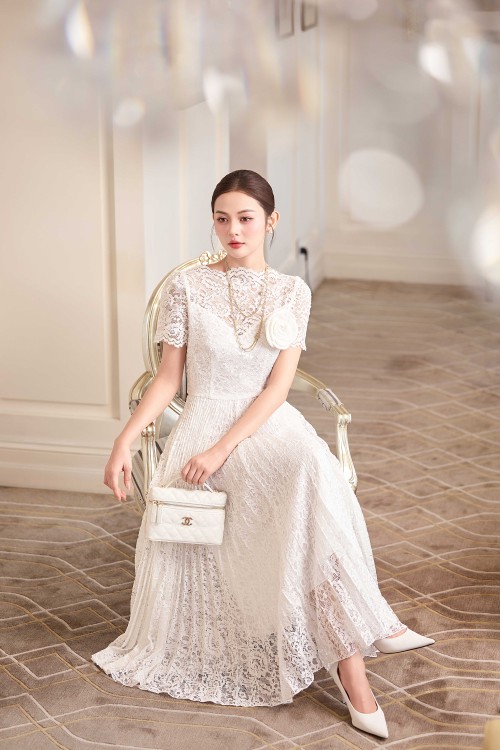 White Lace Flared Dress With Flower