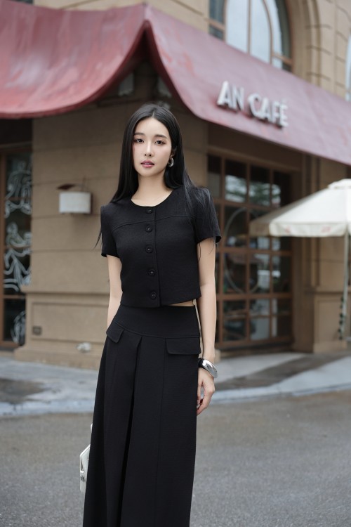 Black Woven Loose Skirt
