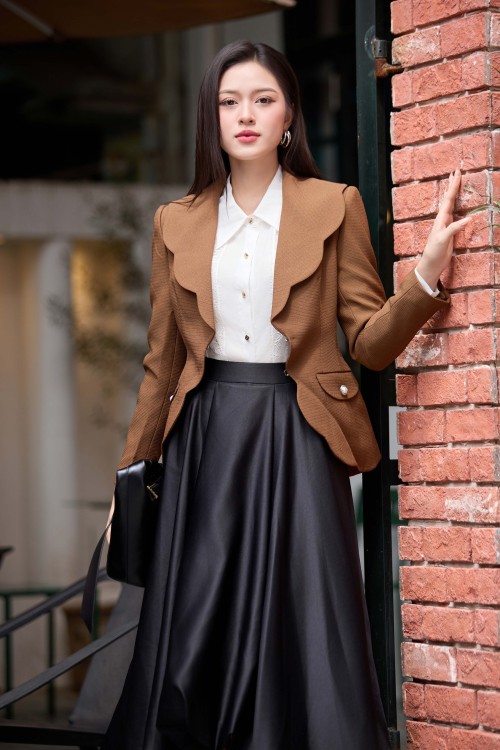 Brown Scalloped Neckline Raw Vest (Áo vest)