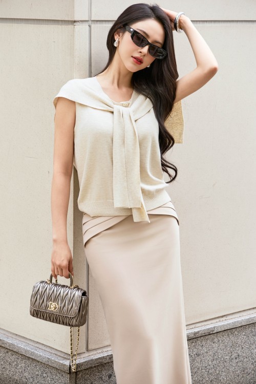 Beige Scarf Collar Sleeveles Knit Blouse