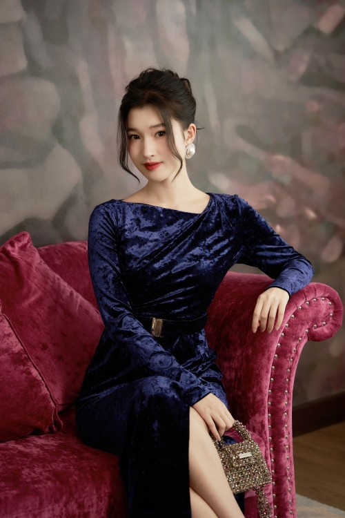 Sixdo Navy Long Sleeves Midi Velvet Dress 1
