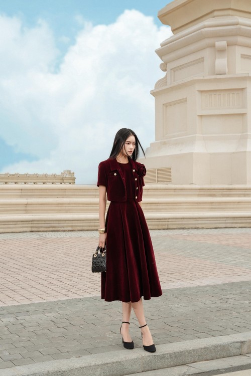 Wine Velvet Flared Dress With Flower