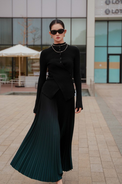 Black & Green Pleated Flared Skirt