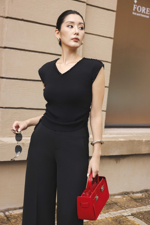 Sixdo Black Knit Blouse