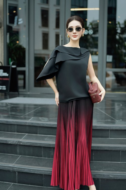 Sixdo Black & Red Pleated Woven Flared Skirt