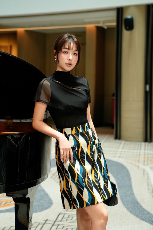 Sixdo Yellow Geomitric Mini Raw Skirt
