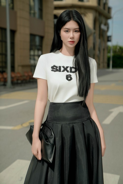 Sixdo White Sixdo Floral Applique Stretchy Tshirt