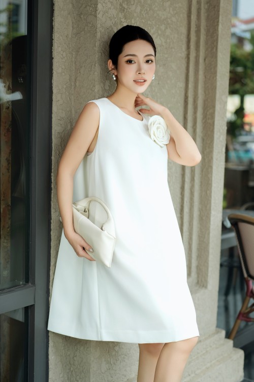 Sixdo White Woven Loose Dress With Flower