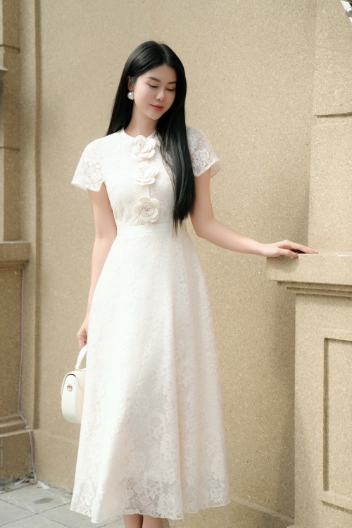 Sixdo Off-White 3D Flower Lace Flared Dress
