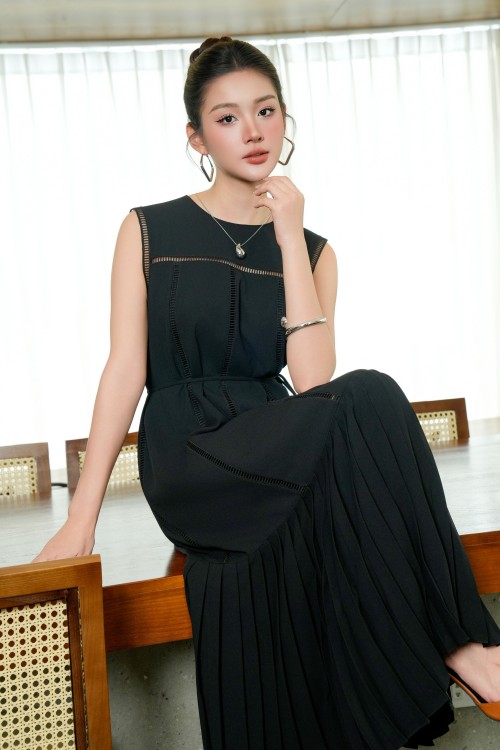 Sixdo Black Woven Flared Dress