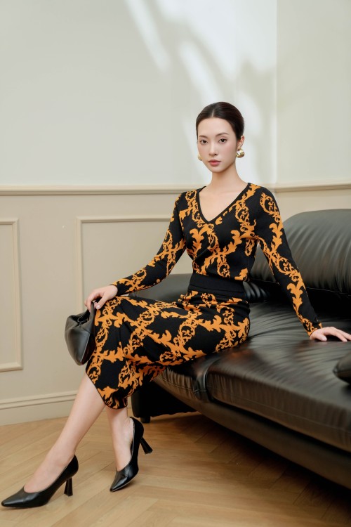 Sixdo Black Baroque Print Knit Top And Skirt Set