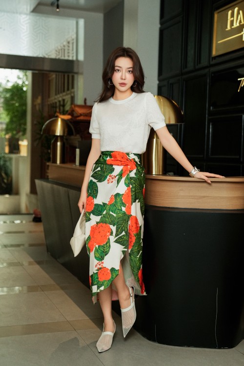 Sixdo White Knit Blouse