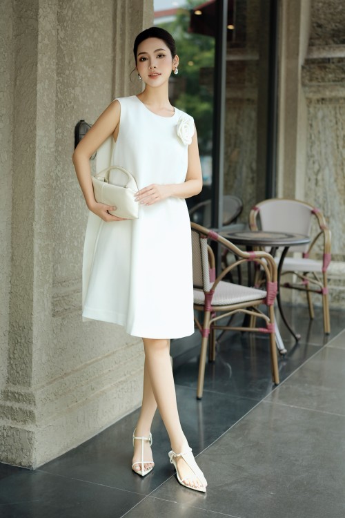 White Woven Loose Dress With Flower