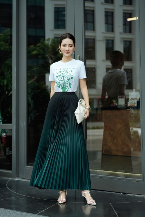 Black & Green Pleated Flared Skirt