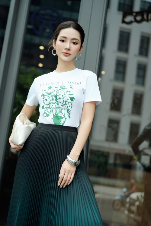 White Petals & Porcelain Cotton Tshirt