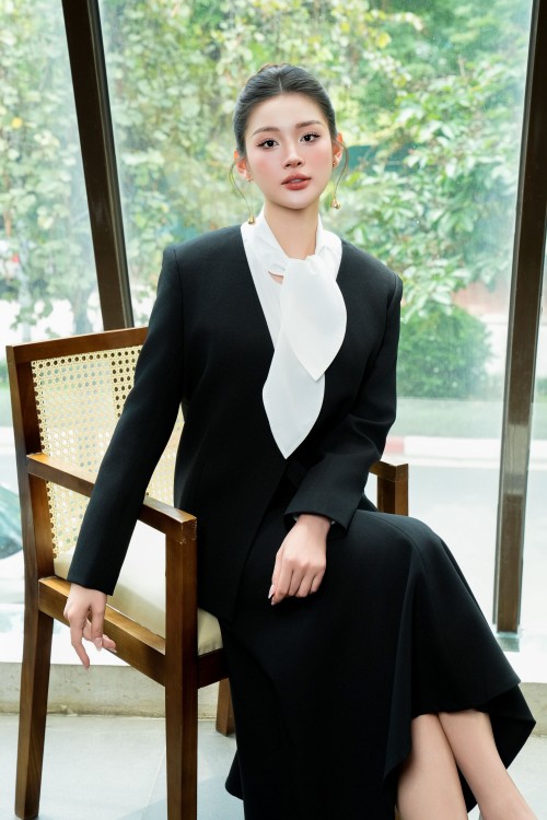 Black Long Sleeves Woven Vest