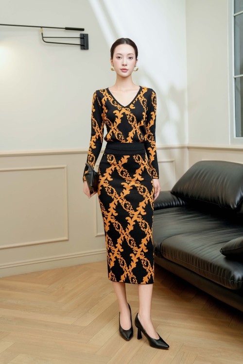 Black Baroque Print Knit Top And Skirt Set