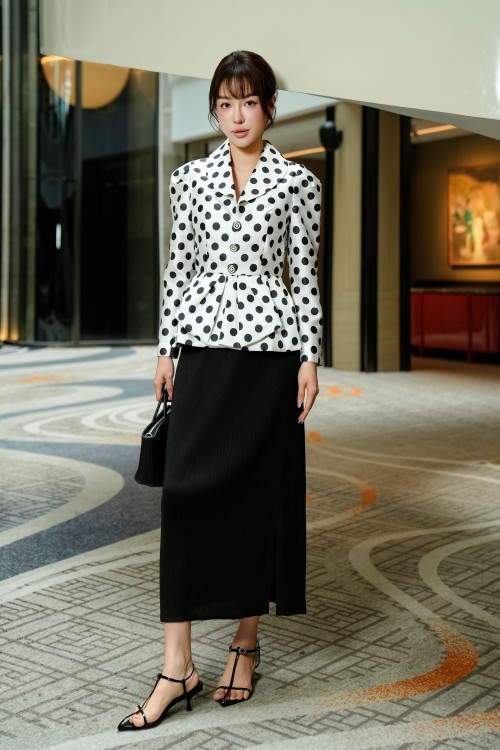 Black Woven Loose Skirt