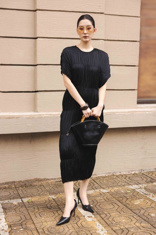 Black Batwing Sleeves Woven Loose Dress