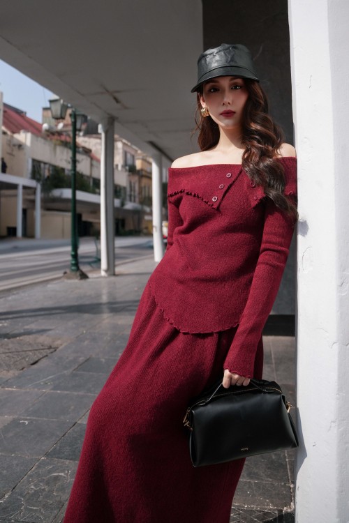 Bateau Collar Knit Blouse &amp; Skirt