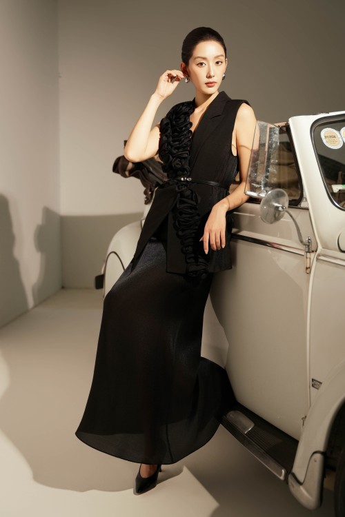 Black 3D Flower Woven Waistcoat