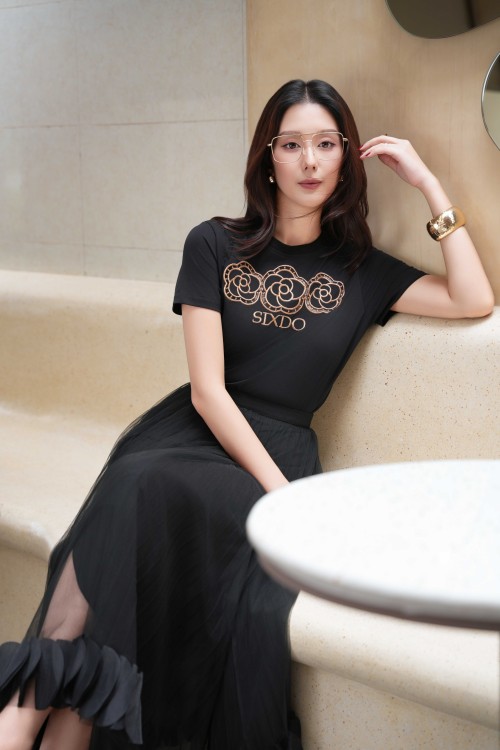 Black Sixdo Embroidery Tshirt