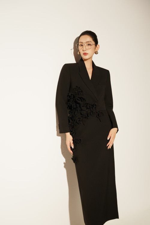 Black 3D Flower Woven Pencil Skirt